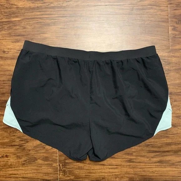 Under Armour Women's XXL Loose Heat Gear Running Shorts - Picture 2 of 5